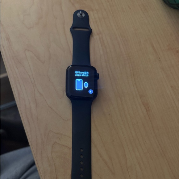 selling this 44 mm aluminum se apple watch for$150. doesnt come with the charger